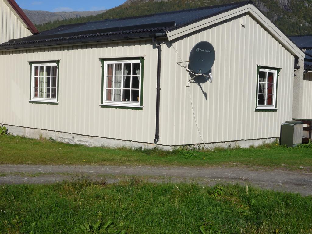 Feriehus Tosbotn & *
